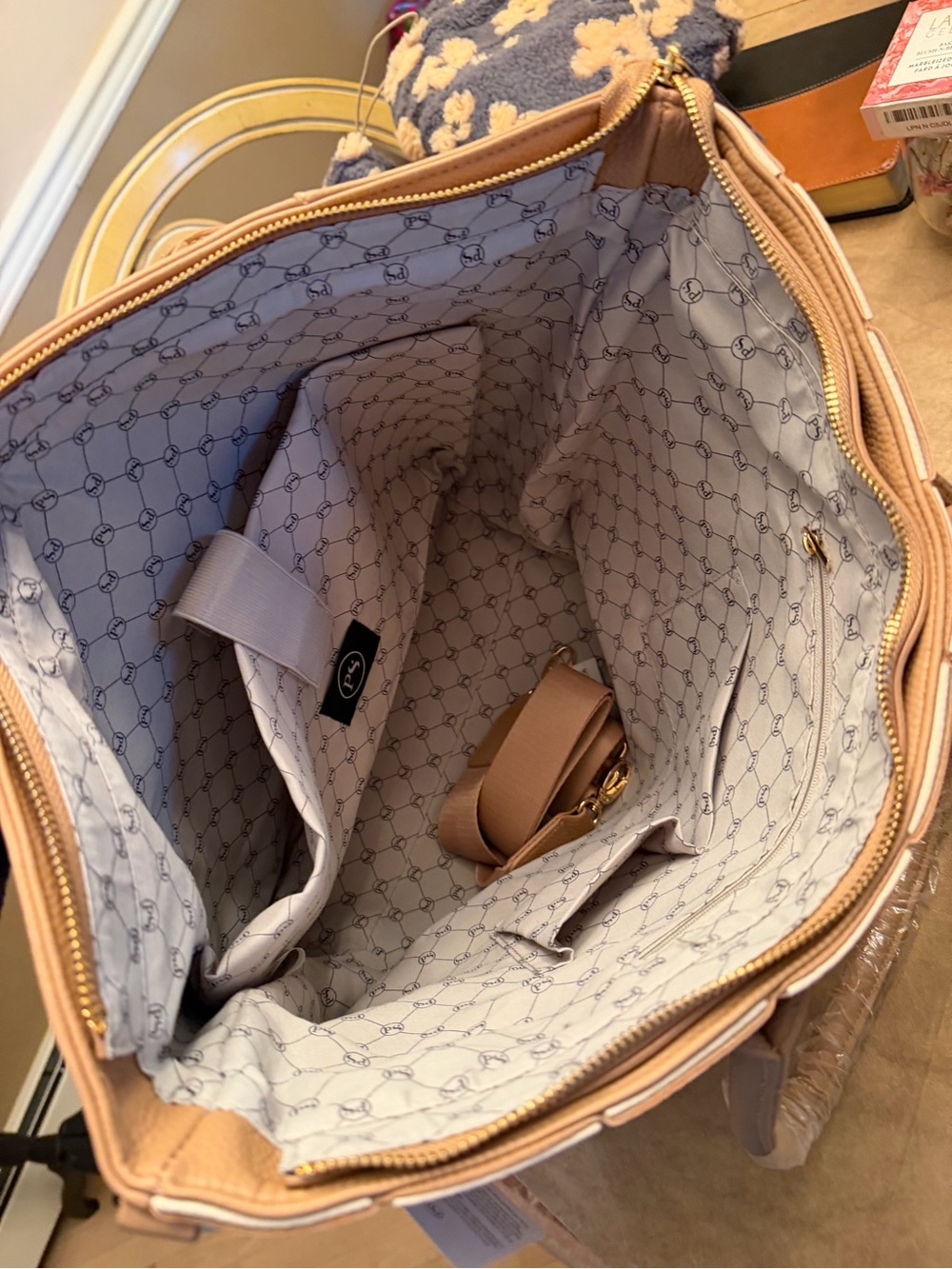 Pretty Simple COURTNEY CHECKERED TOTE with travel slider NWT - Picture 7 of 10